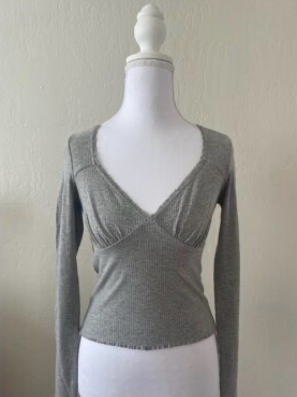Forever 21 Gray Ribbed V-Neck Long Sleeve Top